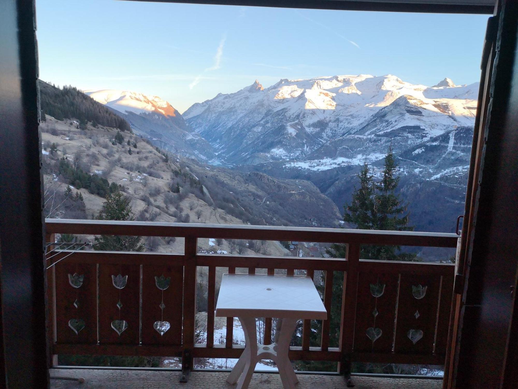 Studio coin montagne à Auris en Oisans avec vue magnifique Extérieur photo